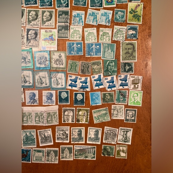 Vintage international Postal Stamps - over 100 postmarked. Green tones #1 - Picture 4 of 7